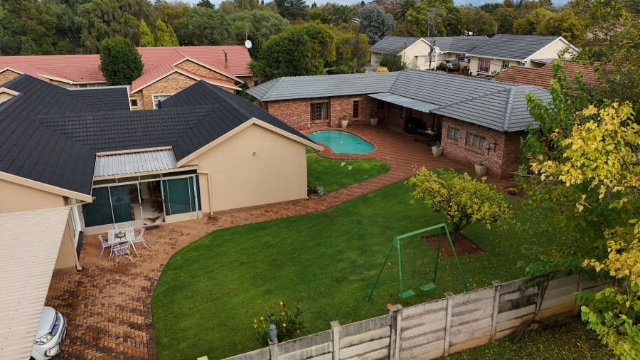 6 Bedroom Property for Sale in Flamwood North West